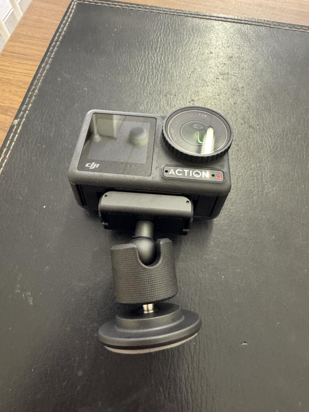 マウントに取り付けたDJI Osmo Action 4
