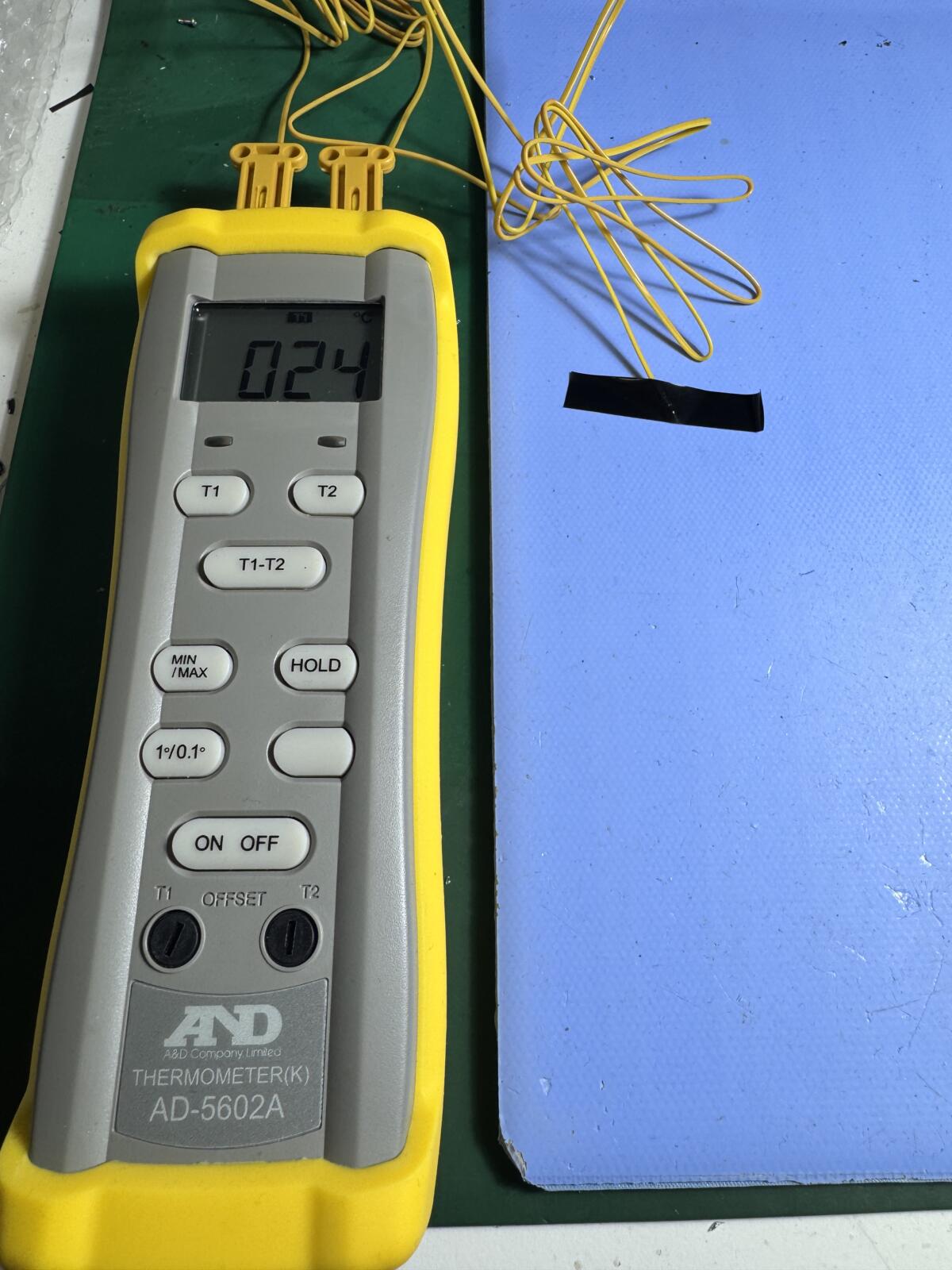 充電中の温度測定に使用するA&D AD-5602A