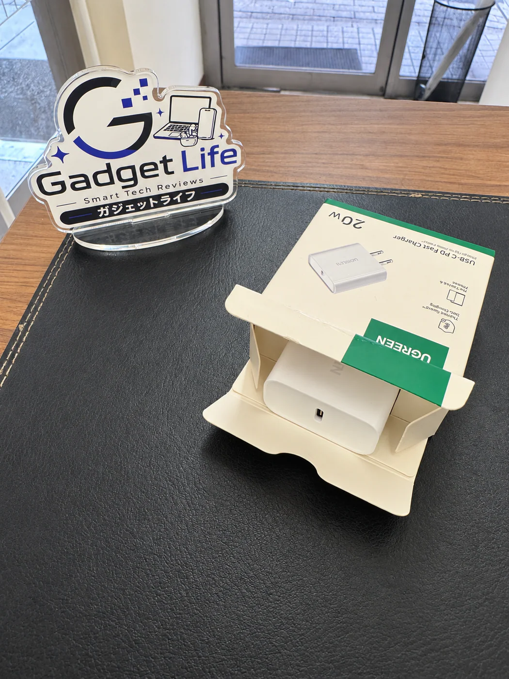 UGREEN 20W USB-C充電器を開封した状態