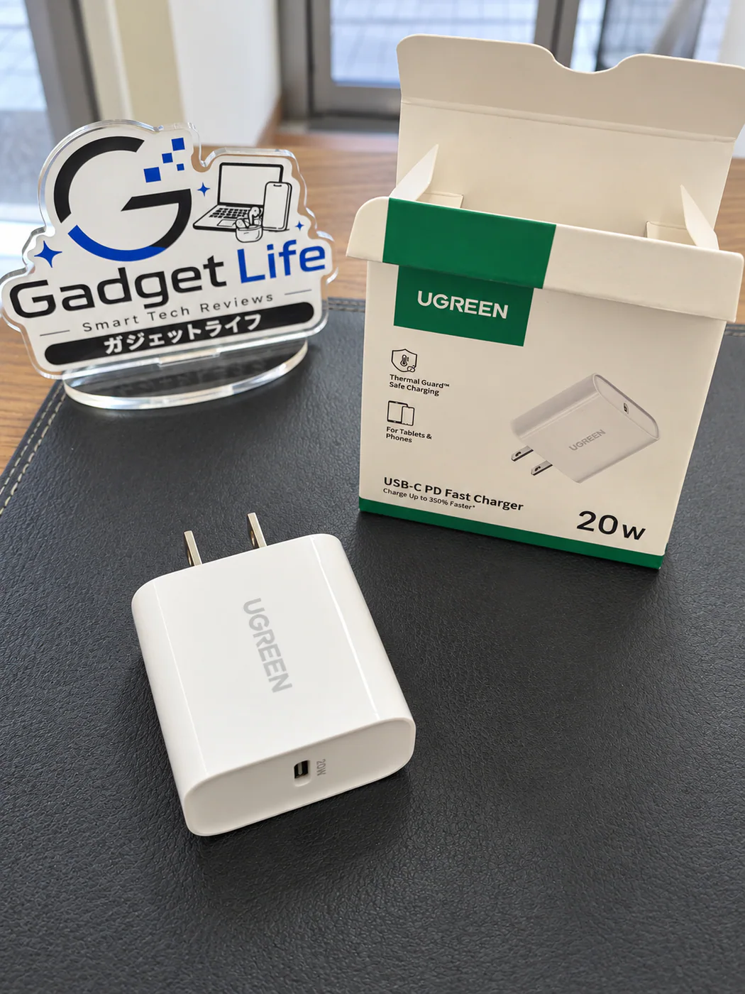 UGREEN 20W USB-C充電器本体とUSB-C端子