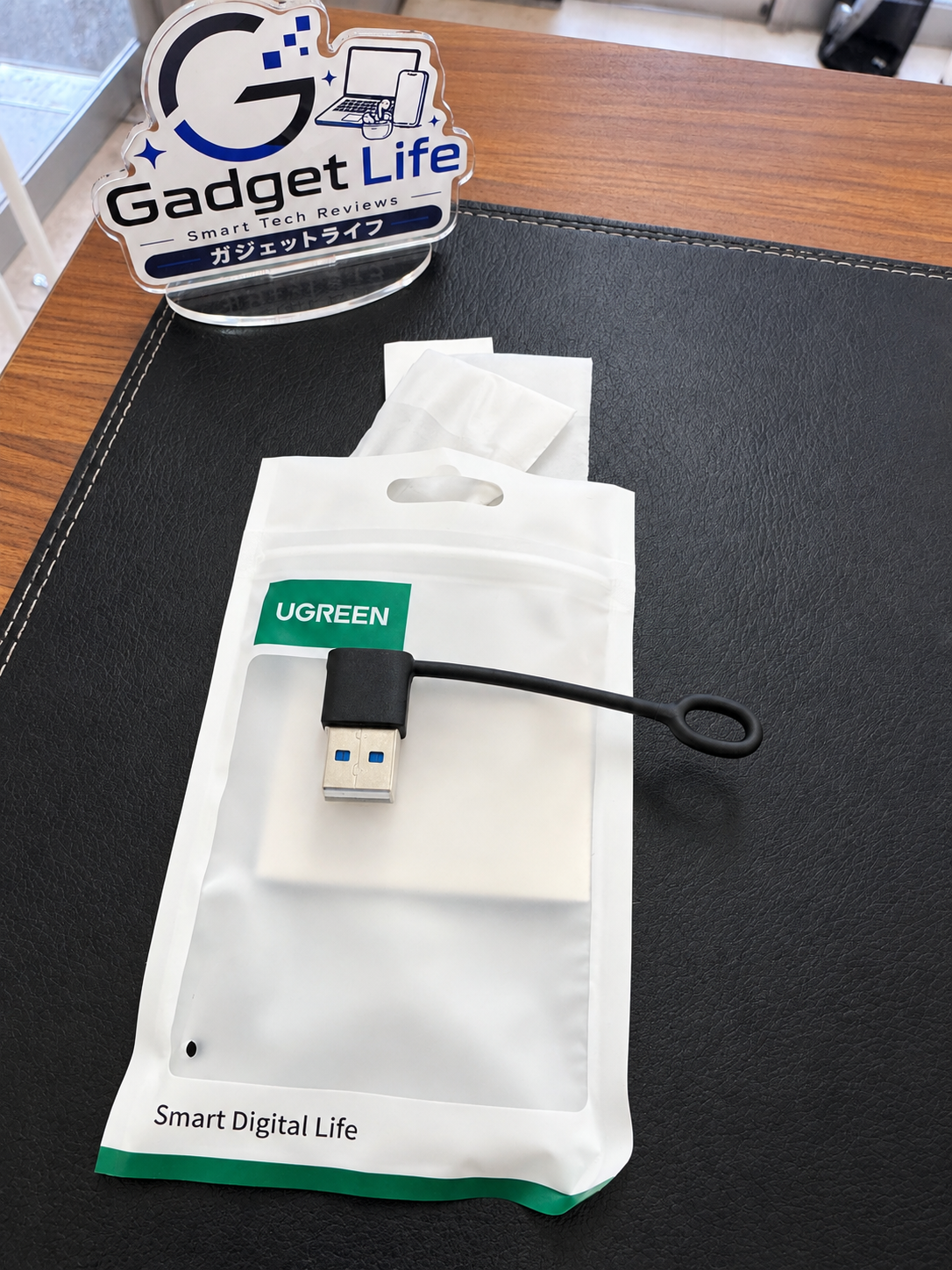UGREEN変換アダプターのUSB-Aオス端子とストラップ