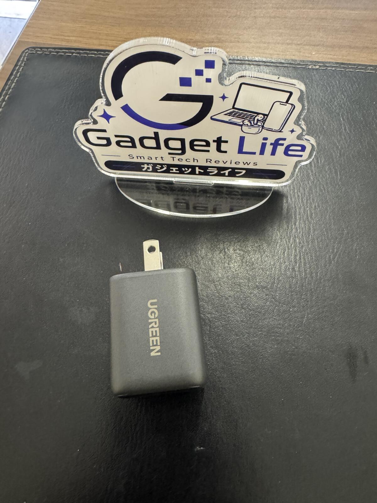 UGREEN Nexode Mini 30W充電器の本体外観